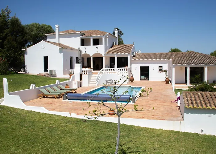 Portuguese Close To Carvoeiro With 5 Bedrooms, Pool, Tennis Court And Close To Lagoa (Algarve)