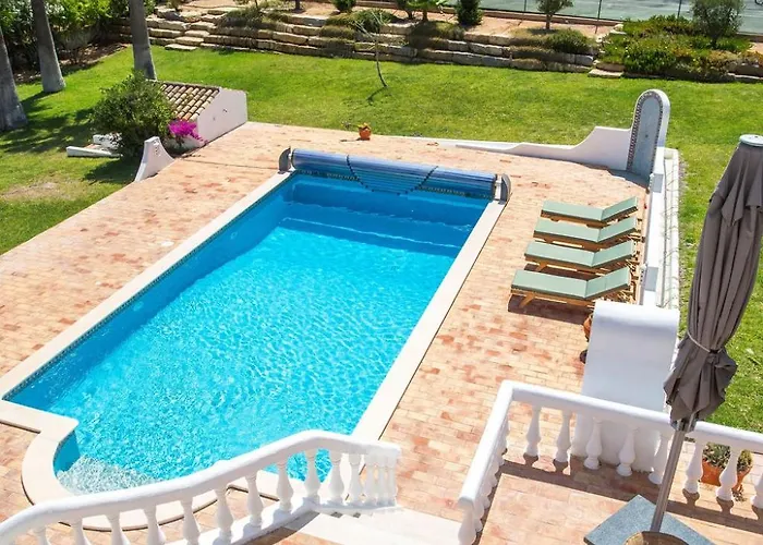 Βίλα Portuguese Close To Carvoeiro With 5 Bedrooms, Pool, Tennis Court And Close To Lagoa (Algarve)