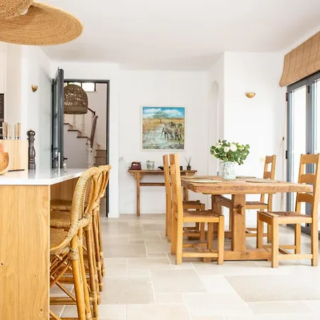 Willa Portuguese Close To Carvoeiro With 5 Bedrooms, Pool, Tennis Court And Close To