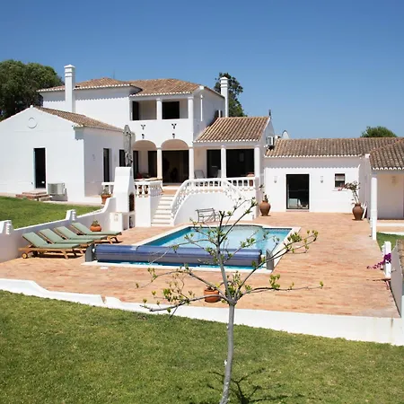 Portuguese Close To Carvoeiro With 5 Bedrooms, Pool, Tennis Court And Close To Lagoa (Algarve)