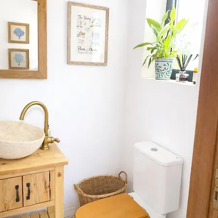 Portuguese Close To Carvoeiro With 5 Bedrooms, Pool, Tennis Court And Close To *