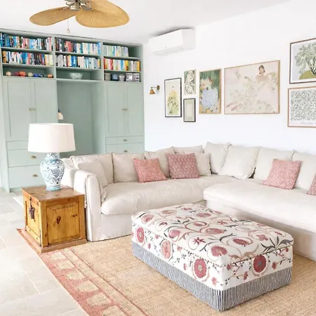 Portuguese Close To Carvoeiro With 5 Bedrooms, Pool, Tennis Court And Close To
