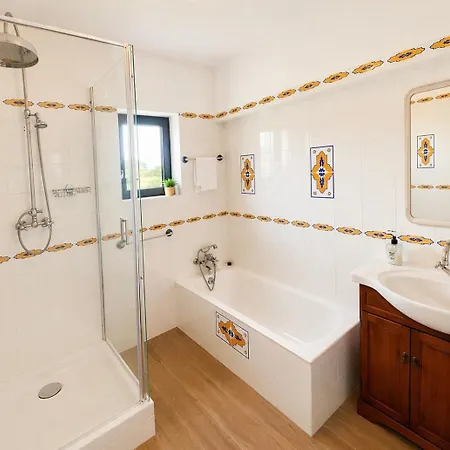 Portuguese Close To Carvoeiro With 5 Bedrooms, Pool, Tennis Court And Close To * Lagoa (Algarve)