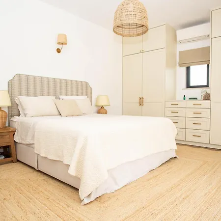 Portuguese Close To Carvoeiro With 5 Bedrooms, Pool, Tennis Court And Close To
