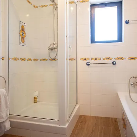 Vila Portuguese Close To Carvoeiro With 5 Bedrooms, Pool, Tennis Court And Close To *
